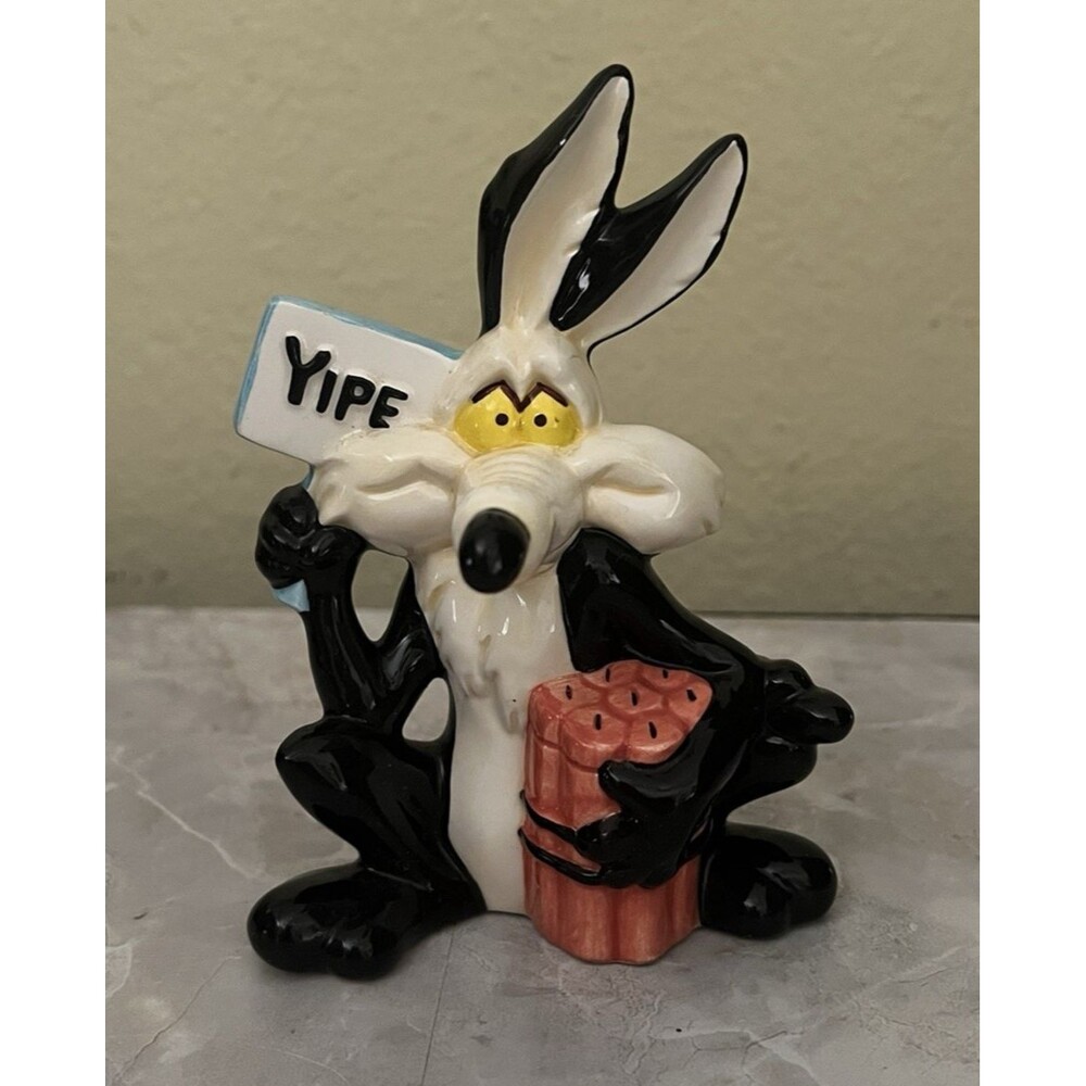 Warner Bros Wile E Coyote "YIPE" Salt Pepper Shaker 1993